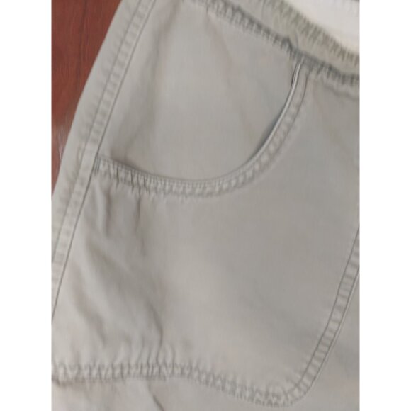 OLD NAVY Women' s Khaki 7" Inseam Cotton Shorts Sz. 18 - Picture 3 of 5